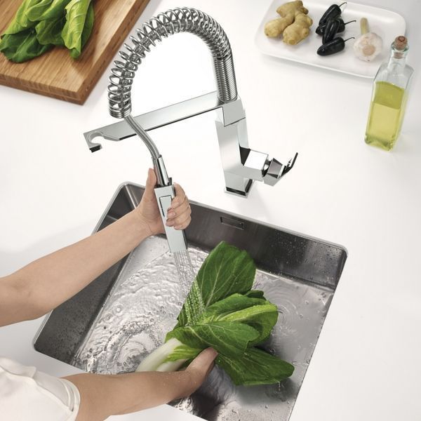 Змішувач для кухні Grohe Eurocube 31395000 з душем (хром) 130549 фото