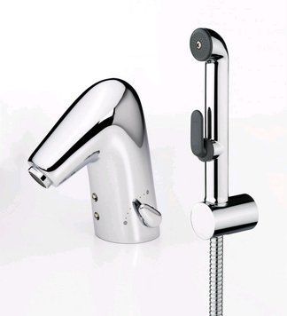 Смеситель для умывальника Oras Alessi il Bagno 8516F электронный питание от батарейки с гигиеническим душем (хром) 131198 фото