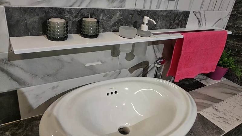 Полка для ванной Devit Art 8053140W со стаканом и дозатором (белый матовый) 326664 фото